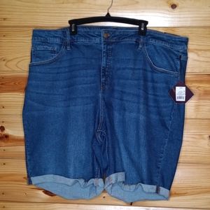 High-Rise Bermuda Shorts 26W